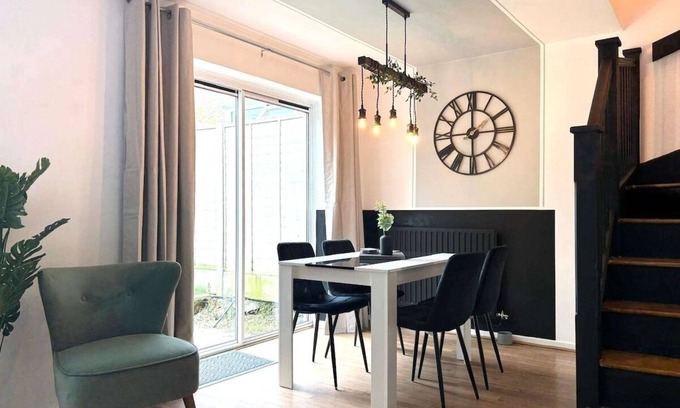 Shrewsbury House | The Shrewsbury Stayscape – Modern & Stylish 3 Bed