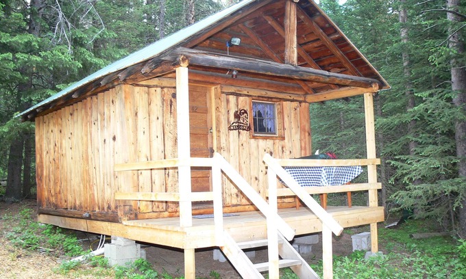 Cooke City-Silver Gate Cabin | The Slough Cabin - A Wolf Crossing Cabin next to Yellowstone