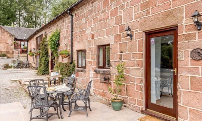 Froghall Cottage | The Smithy Beautiful 2 bedroomed barn conversion