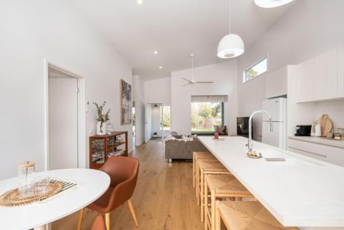 Safety Beach House | The Snug