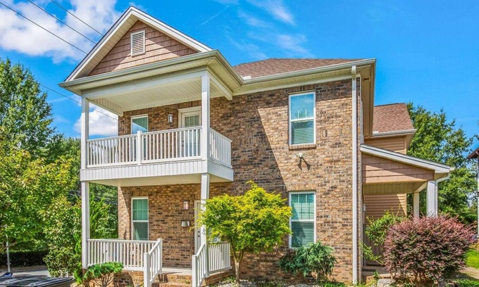 Winston - Salem House | The Southern Magnolia - Downtown