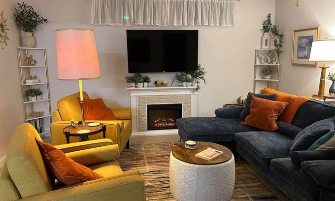 Hastings Apartment | The Spacious Surprise-Family and Long-Term Stays Welcome. Cozy & Pet-Friendly!