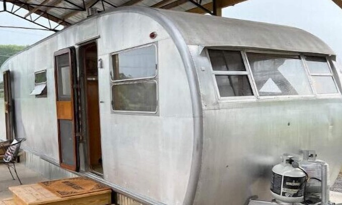 Tellico Plains Resort | The Spartan Village - 1953 Royal Spartanette #1 A Retro Travel Coach Resort