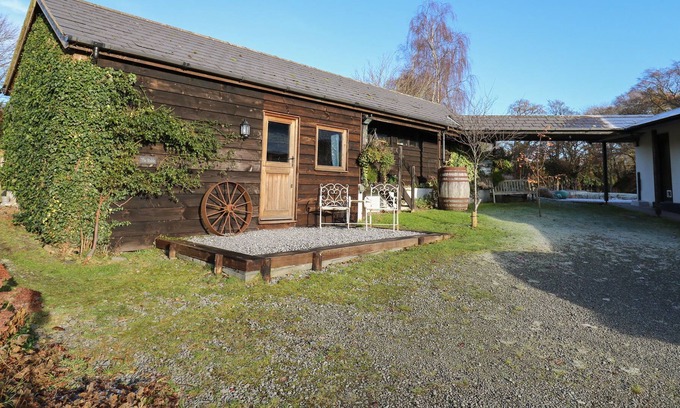 Machynlleth Cabin | THE STABLES, romantic, character holiday cottage in Machynlleth