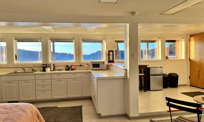 Kodiak House | The Starboard Side Room
