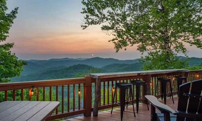 Wolf Laurel Cabin | The Starview Summary: