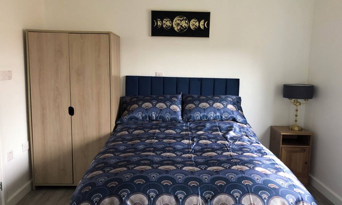 Swindon Apartment | The Studio - Free Parking, Breakfast included