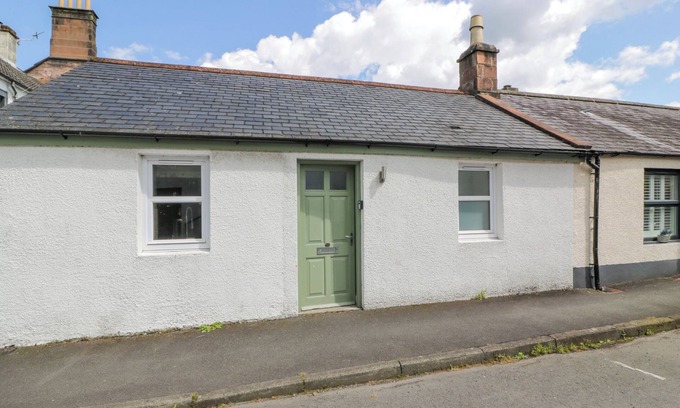 Thornhill Cottage | THE SUITE, pet friendly, with a garden in Thornhill