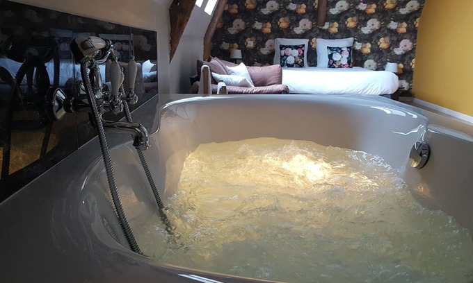 Ploermel Apartment | The Suite with individual SPA "Rêverie de Brocéliande