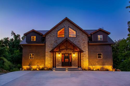 Chalet Village House | The Sundrop Hot Tub Game Room Community Pools