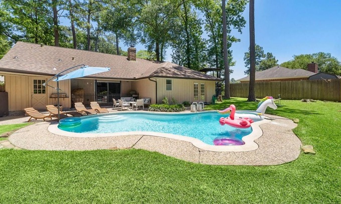 Huntsville House | The Sunset No Service Fees Games Pool BBQ