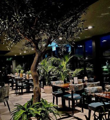 Muxton Hotel | The Sutherland