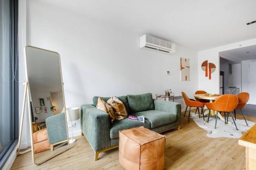 East Melbourne Apartment | The Sweet Escape - Chic Apartment with Rooftop Pool