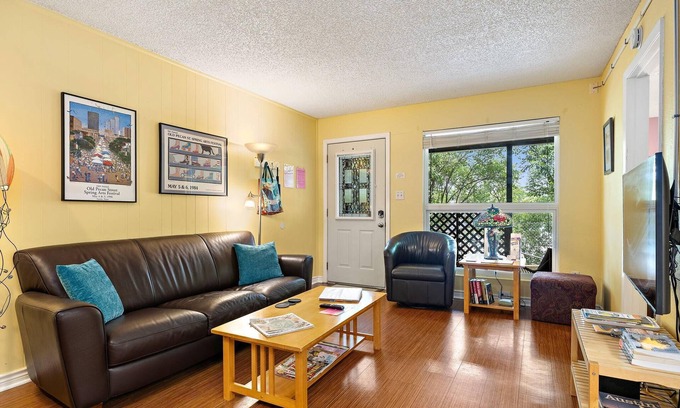 Barton Hills Condo | The Sweet: King bed, Patio; .33 mi to Zilker Park/Barton Springs, @2 mi to DT!