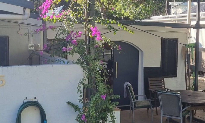 Brisbane Waterfront House | The Taverna nBeach House, Kooringal, Moreton Island