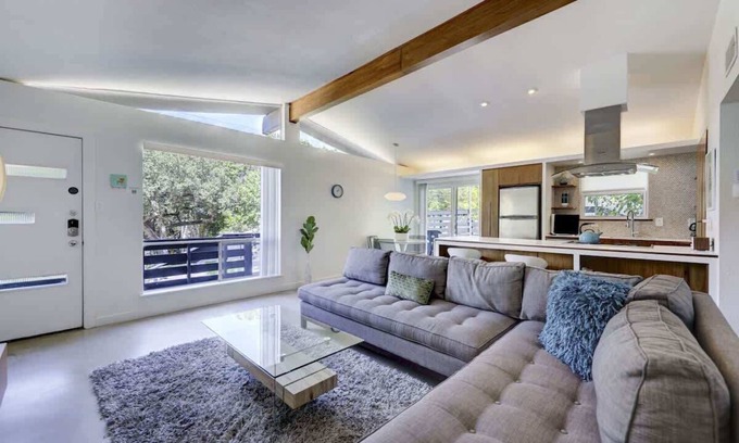 South River City House | The Tiffany | Pet-Friendly SoCo Townhome