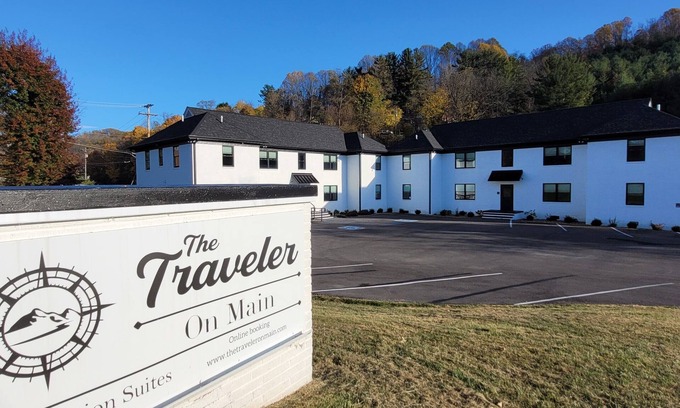 Tazewell Apartment | The Traveler On Main Suite #10