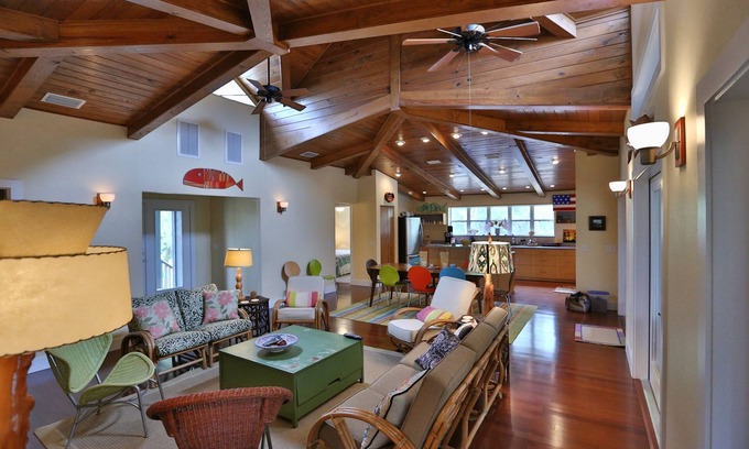 Crystal River House | The Tree House - Family Friendly, Great Yard, Waterfront