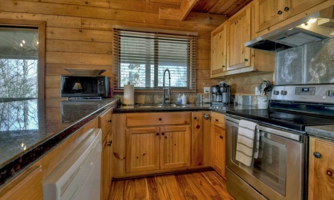 Walnut Mountain Cabin | The Twin Bear on Walnut Mountain