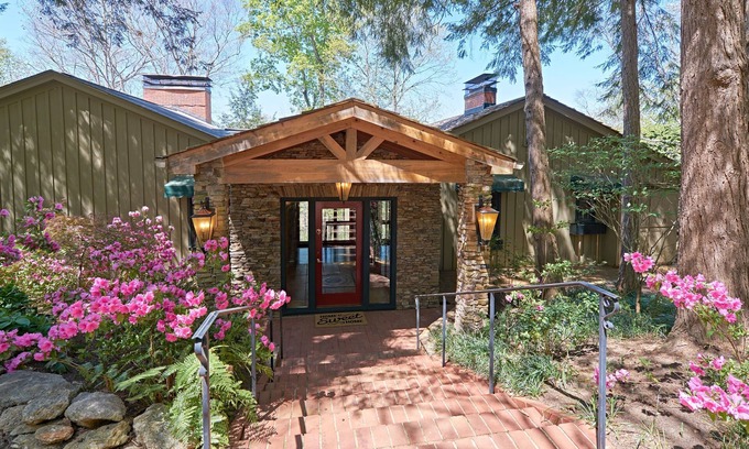 Berea House | The ULTIMATE Lakehouse for Fun, Family & Friends. Create Memories that Count