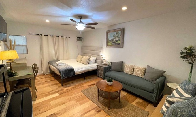 East Pasadena Apartment | The Urban Studio Hideaway: King-Sized Comfort, Convenient Parking, and Laundry Access