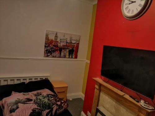 Sunderland House | The Vacationers - Pvt Rooms with Shared Bath