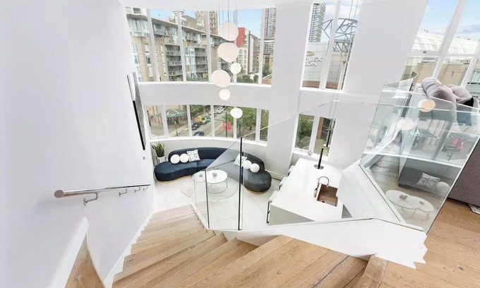 Crosstown Apartment | The Vancouver Penthouse, 2-Level, Patios, Hot Tub