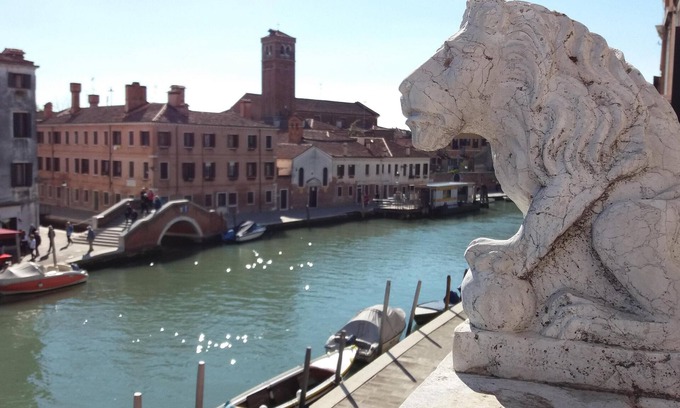 Cannaregio Apartment | The Venetian House with a view of the Cannaregio canal IT027042C2DHCNX36U