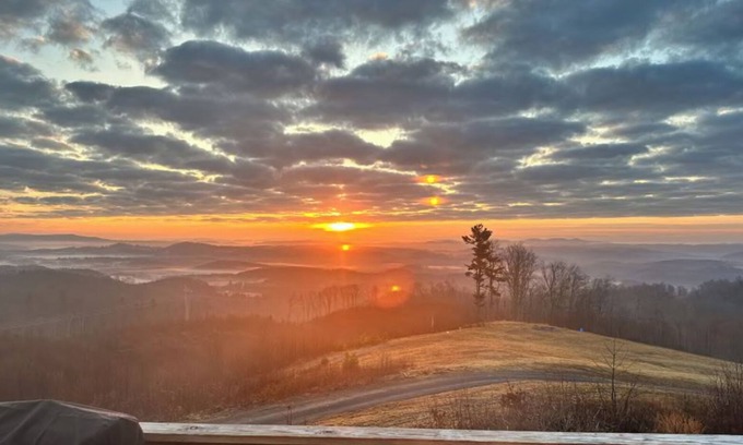 Cool Ridge RV Rental | The VIEW! Private Campsite By New River Gorge Park