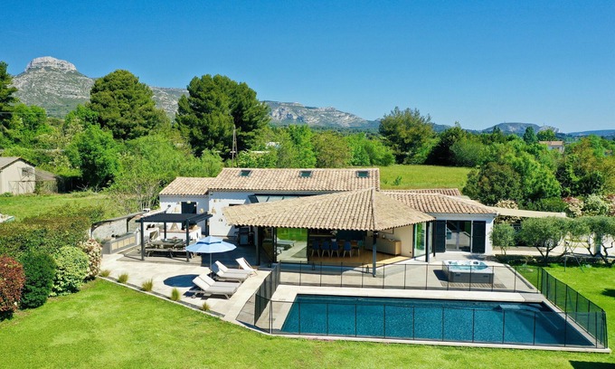 Aubagne Villa | The "Villa Garlaban" in Provence classified 5*