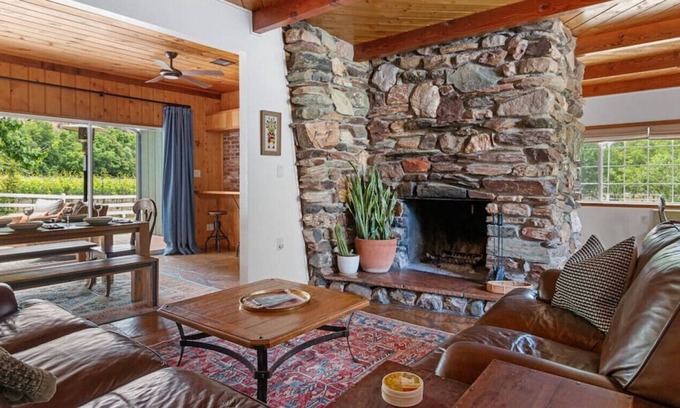 Cornville House | The Vineyard House Pool & Spa + Oak Creek Access