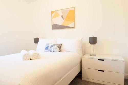 Derby Apartment | The Vulcan - Newly Furnished with Parking