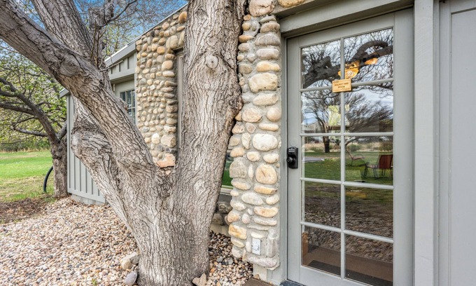 Tropic Apartment | The Walnut Tree Room at River Stone Inn at Bryce