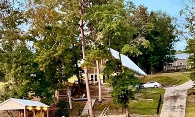 Andalusia House | The Wandering Place on Gantt Lake