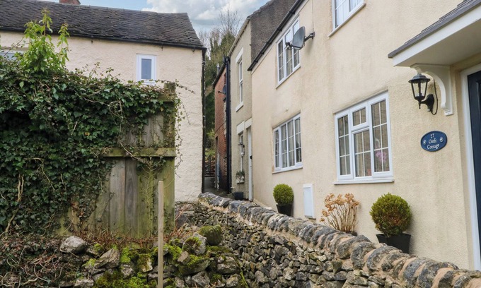 Middleton Cottage | THE WARREN, pet friendly, with open fire in Wirksworth