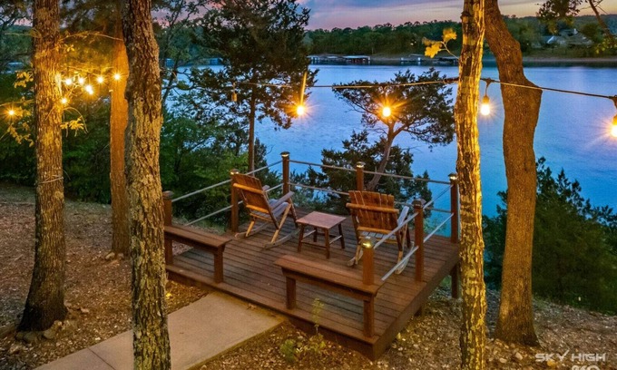 Golden House | The Waters Edge Oasis at Table Rock Lake