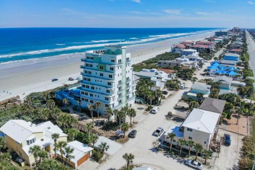 New Smyrna Beach Apartment | The Wave 202
