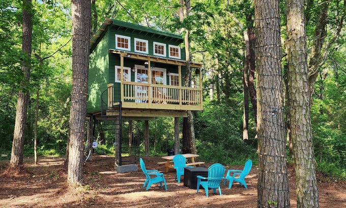 Machipongo Cottage | The Waverly Tree House