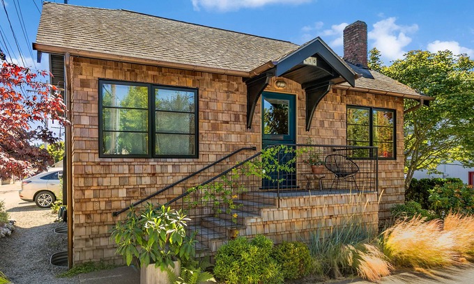 The Bowl of Edmonds House | The Whale's Nest. A cute cottage in the heart of Downtown Edmonds.