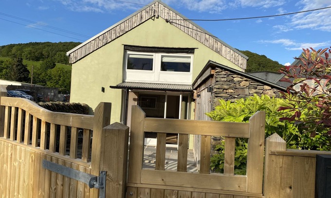 Staveley House | The Wheelhouse at Staveley - Characterful & Modern Holiday Home with SAUNA