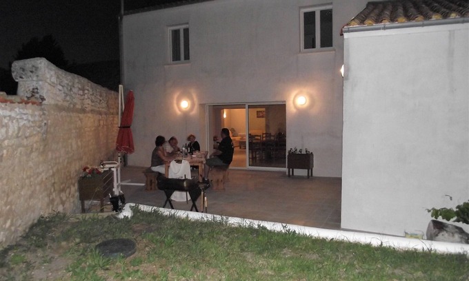 Saujon House | the white house of box springs c 3 * SAUJON next to ROYAN (5 G of free Wi FI