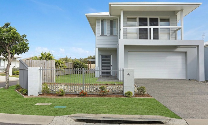 Yamba House | The White House Yamba a short walk to the beach