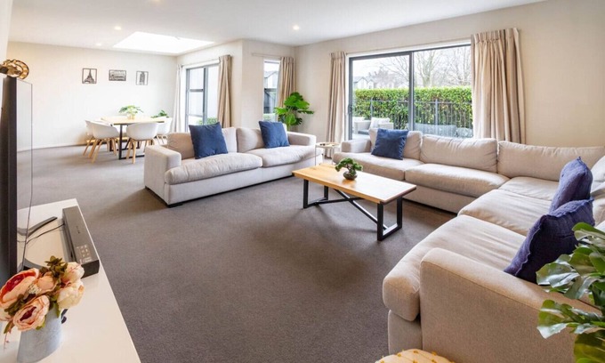 Christchurch Apartment | The Willows Parkside Retreat