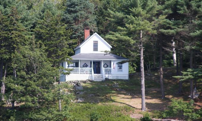 Portland Cottage | The Woodbury Cottage: An Oceanfront Maine Island Escape