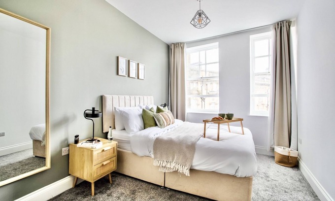 Harrogate City Centre Apartment | The Yorkshire Crown - Luxury | FREE Parking Nearby