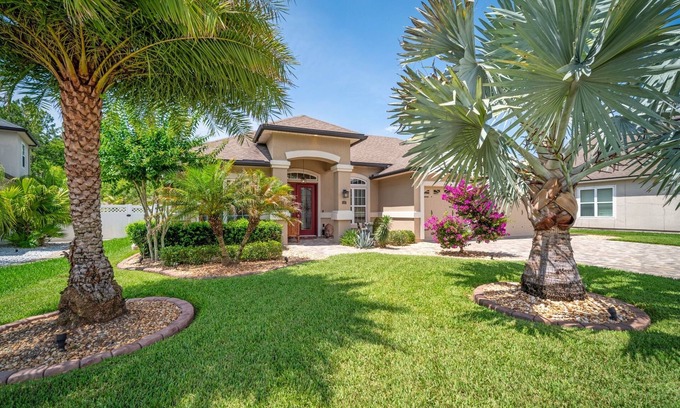 St. Johns House | The Zen Flamingo – Elegant Private Oasis with Pool, and Outdoor Kitchen