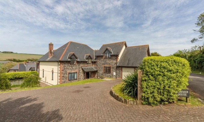 Wadebridge House | This beautiful and roomy holiday home is perfect for groups and families.