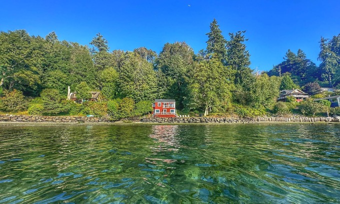 South Colby House | This house is a 2 bedroom(s), 1 bathrooms, located in Vashon, WA.