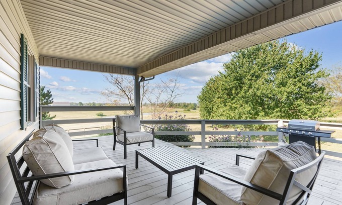 Paris House | This house is a 3 bedroom(s), 2.5 bathrooms, located in Paris, KY.