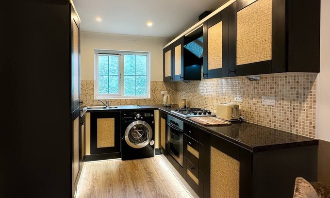 Manchester House | This house is a 4 bedroom(s), 2 bathrooms, located in Manchester, England.